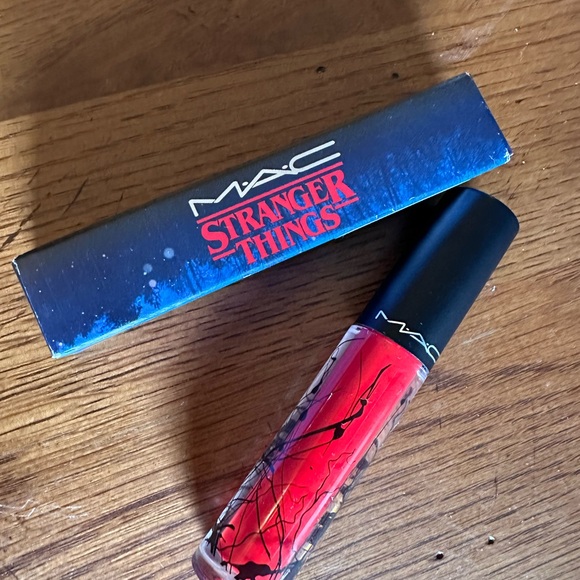 MAC LIMITED EDITION STRANGER THINGS ROCKIN ROBIN NEW - Picture 6 of 7